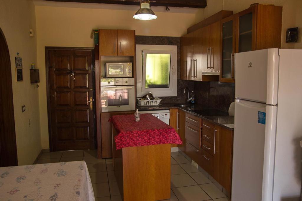 Villa Casita Blanca Con Fibra Optica Y Piscina Cominutaria à Tossa de Mar Extérieur photo