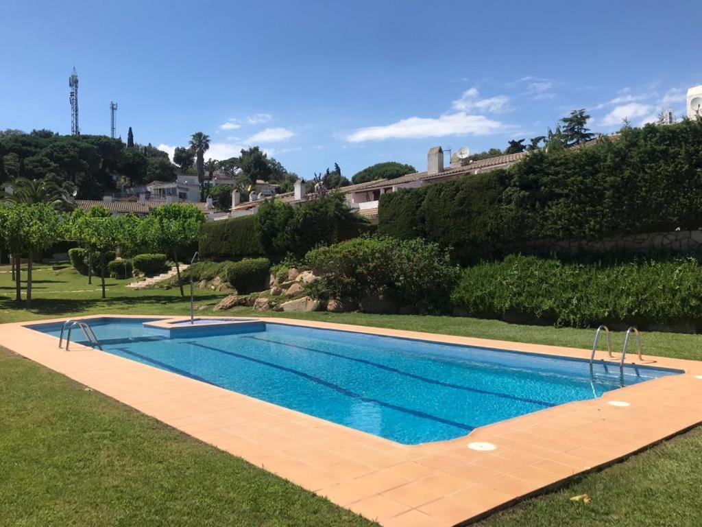 Villa Casita Blanca Con Fibra Optica Y Piscina Cominutaria à Tossa de Mar Extérieur photo